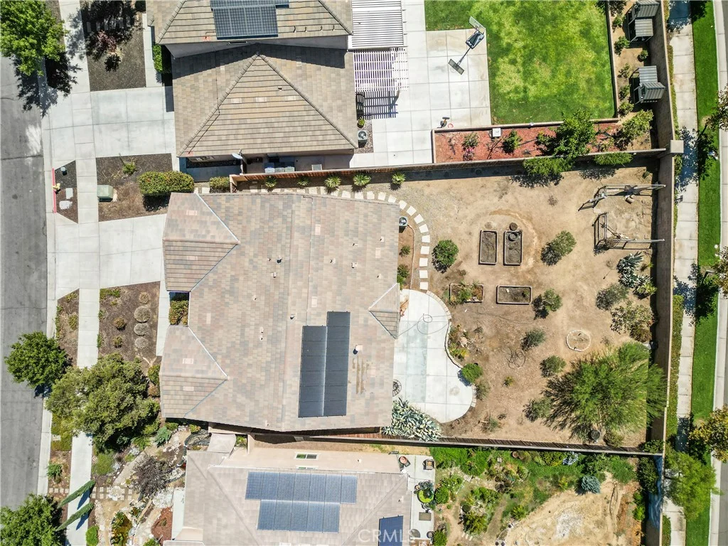 389 Suncup Cir, Hemet, CA 92543