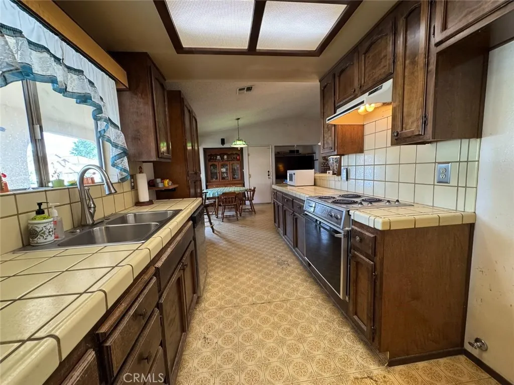 Additional image 18 of 1461 E D St, Oakdale, CA 95361