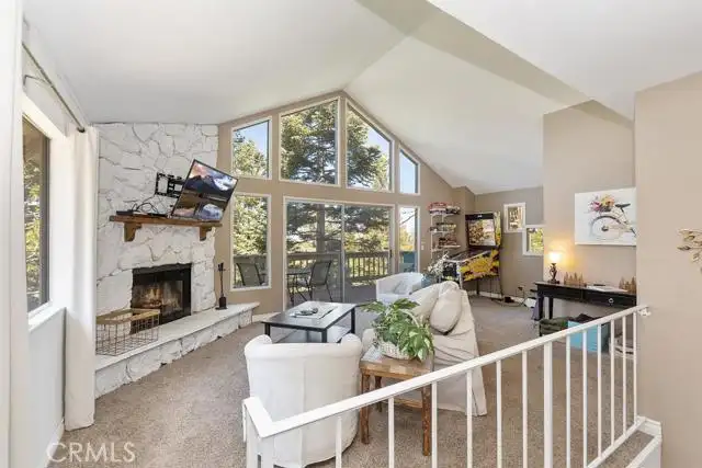 523 Pioneer Road, Lake Arrowhead, CA 92352