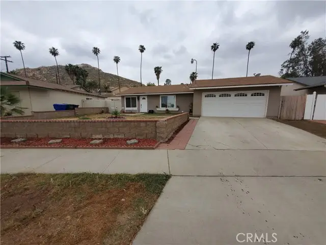4281 Ridgewood Drive, Jurupa Valley, CA 92509