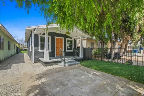 9525 Holmes Avenue, Los Angeles, CA MLS: TR25082479
