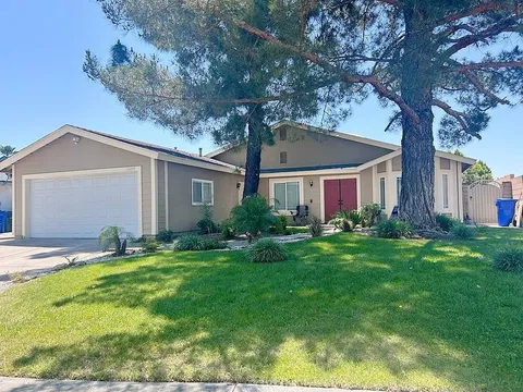 16045 Jackson Drive, Fontana, CA MLS: WS25102578