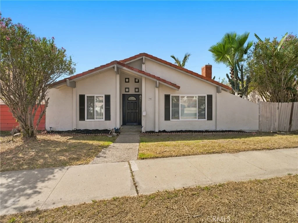 330 W Devonshire Drive, Oxnard, CA 93030 photo 2