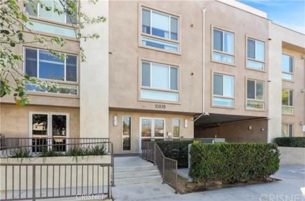 10878 Bloomfield St Unit 106  