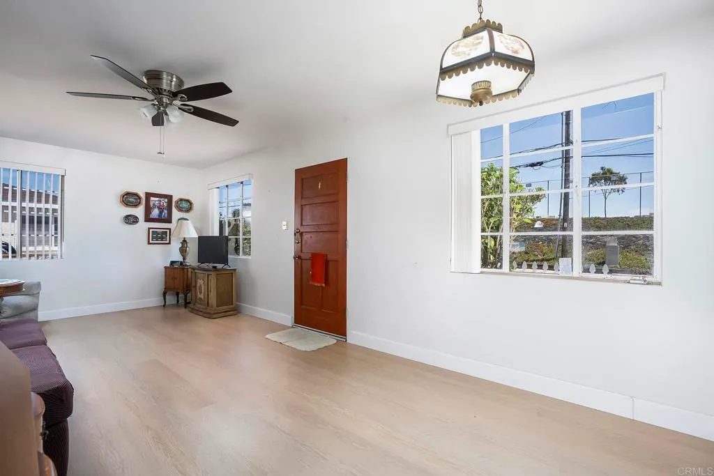 Additional image 29 of 2726 Comstock St, San Diego, CA 92111