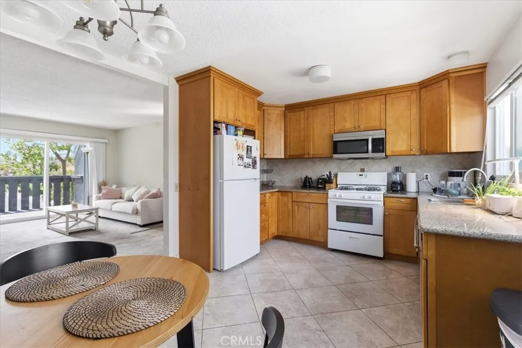 Additional image 35 of 44 Fallbrook, Irvine, CA 92604