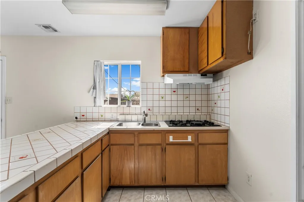 Additional image 112 of 13007 Glenoaks Boulevard, Sylmar, CA 91342