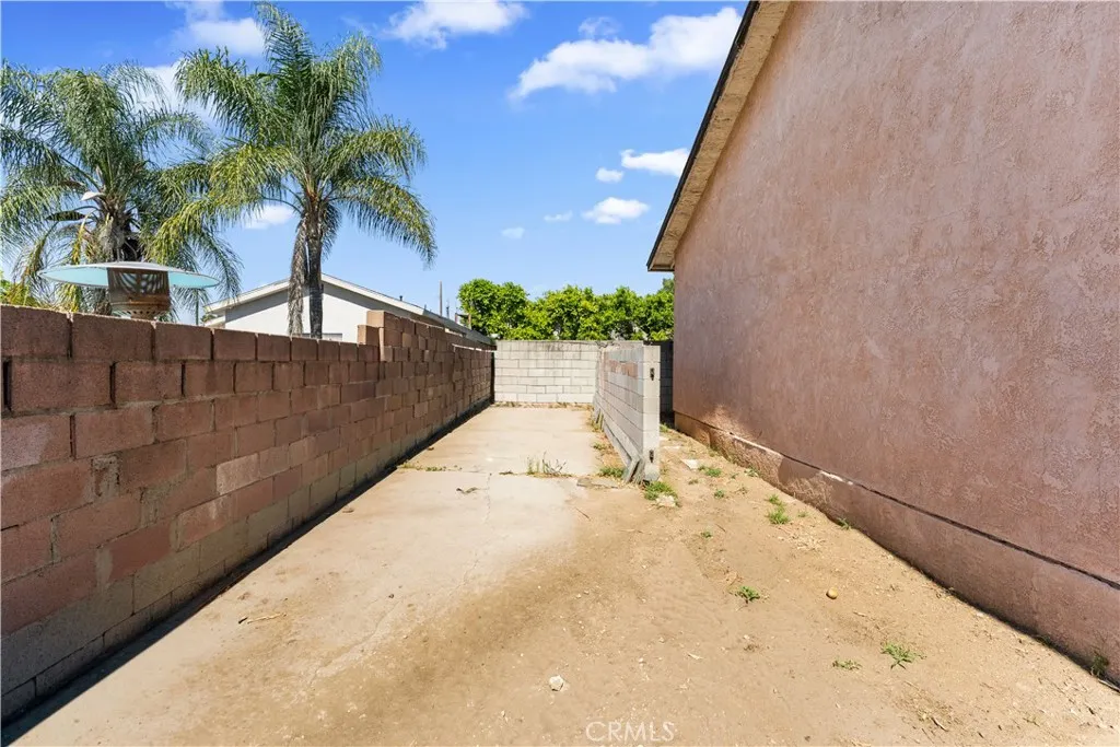 13007 Glenoaks Boulevard, Sylmar, CA 91342