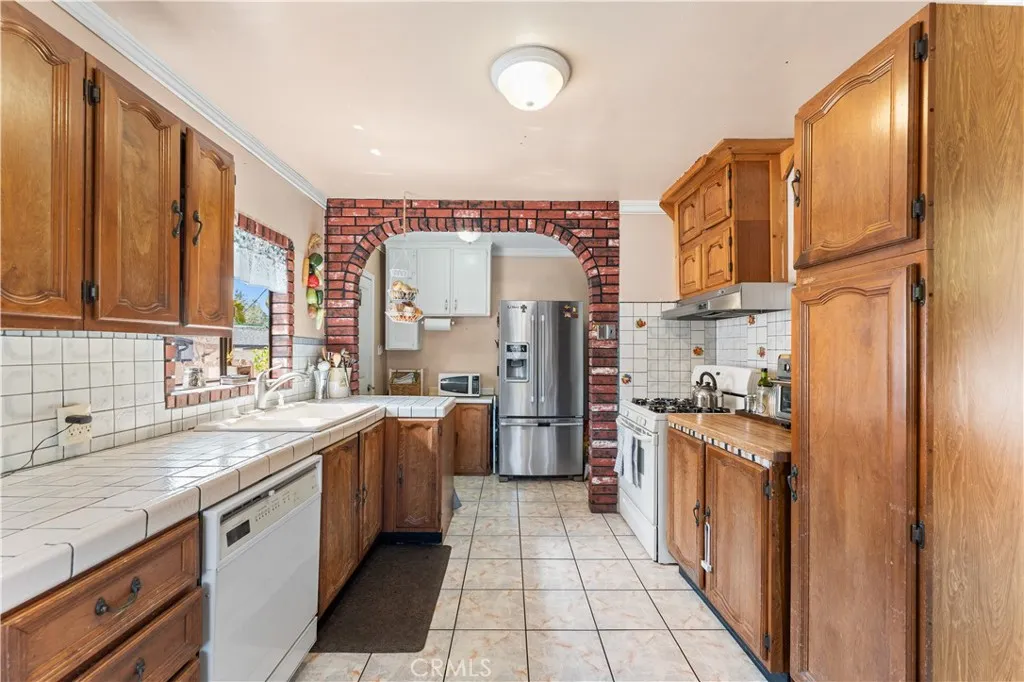 Additional image 80 of 13007 Glenoaks Boulevard, Sylmar, CA 91342