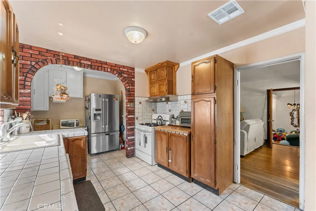 Additional image 8 of 13007 Glenoaks Boulevard, Sylmar, CA 91342
