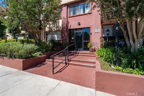 5349 Newcastle Avenue Unit 59, Encino, CA MLS: SR25052567