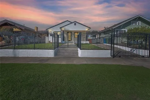 1209 W 51st Place, Los Angeles, CA MLS: PW25082883