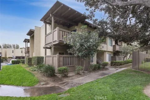 1345 Cabrillo Park Drive Unit D01, Santa Ana, CA 92701 - MLS#: PW25049891
