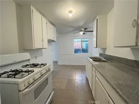 4223 W Broadway Unit B, Hawthorne, CA MLS: SB25033599