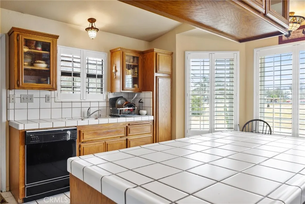 Additional image 9 of 5504 E White Lane, Bakersfield, CA 93307
