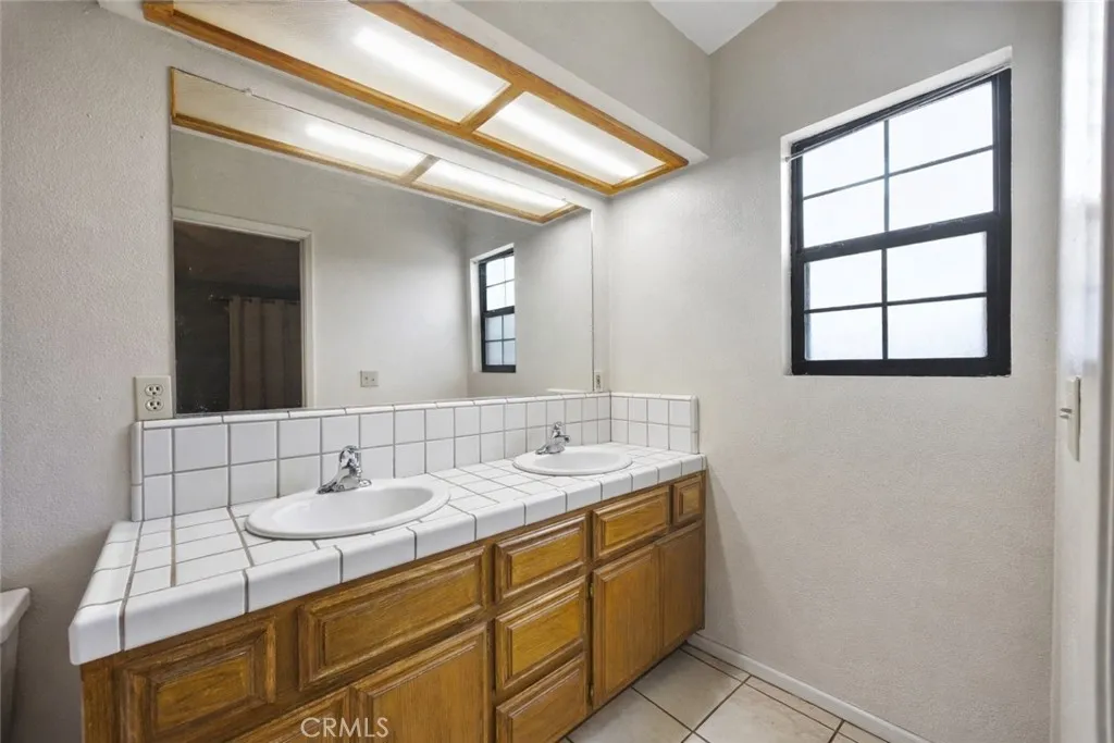 Additional image 57 of 5504 E White Lane, Bakersfield, CA 93307