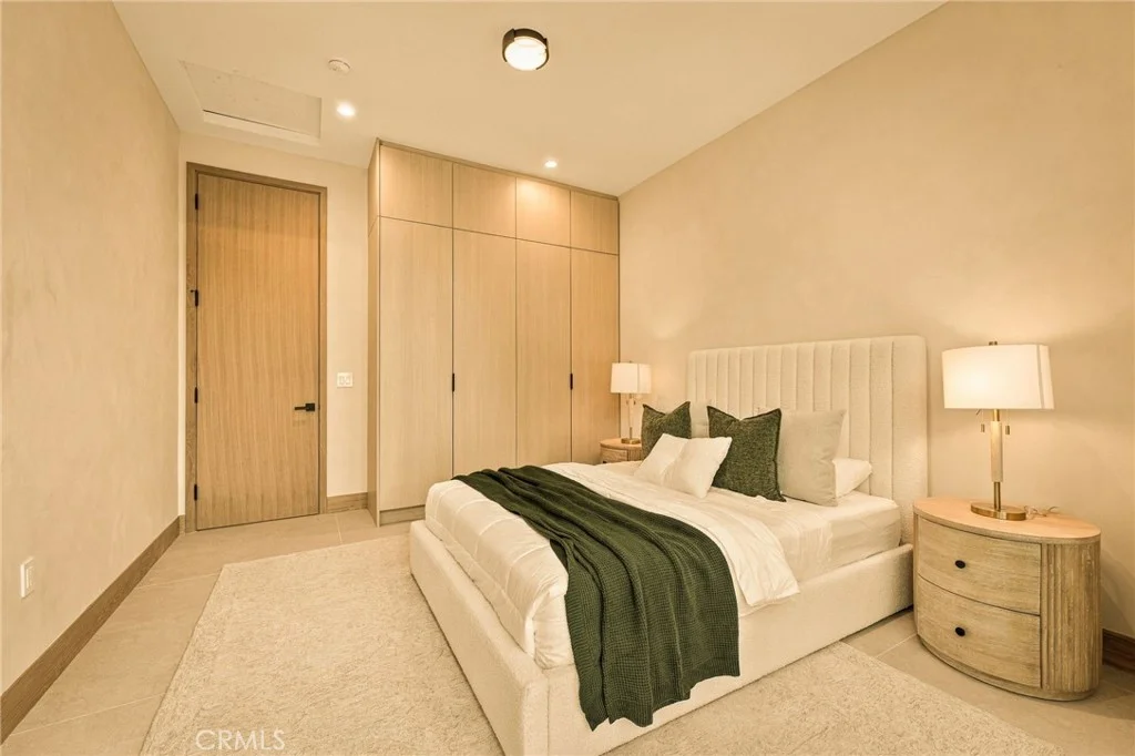 16658 Addison St, Encino, CA 91436