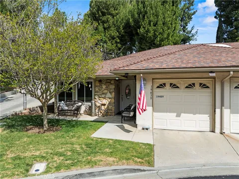 19439 Oak Crossing Road, Newhall, CA MLS: SR25105592