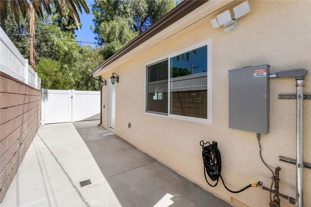 16511 San Fernando Mission Boulevard, Granada Hills, CA 91344