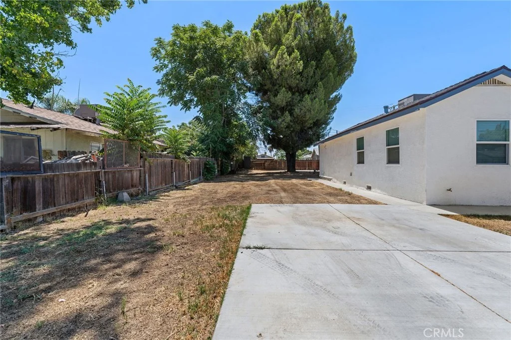 203 E Belle Ave, Bakersfield, CA 93308