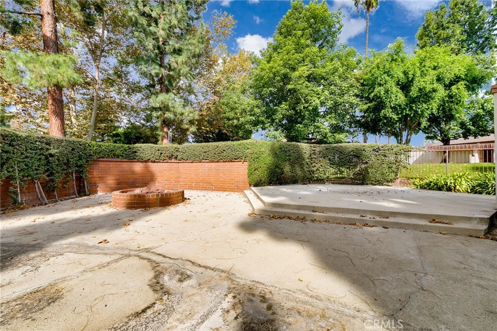 1439 Fredericks Ln, Upland, CA 91786