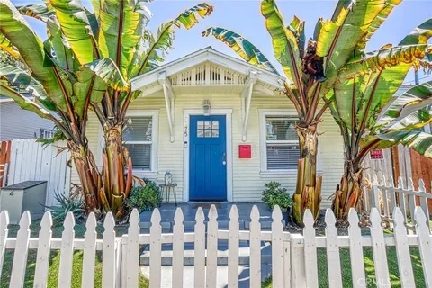 1075 Coronado Avenue, Long Beach, CA 90804 - MLS#: SB25004441