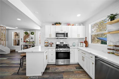 27584 Weirwood Drive, Lake Arrowhead, CA MLS: OC25066138