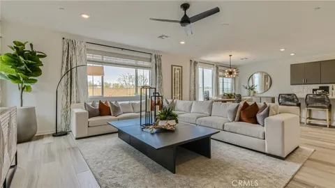544 Bridgeport Drive, Rialto, CA MLS: SW25090051