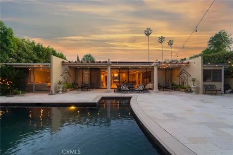 15737 Sutton Street, Encino, CA MLS: SR25095592