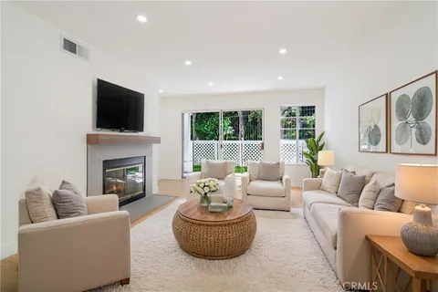 1442 Brett Place Unit 27, San Pedro, CA MLS: SB25100708