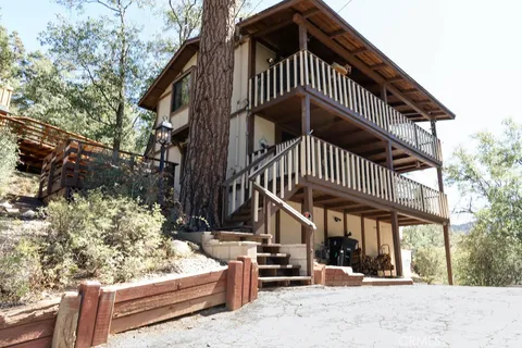 961 Villa Grove Avenue, Big Bear, CA MLS: IG25033880