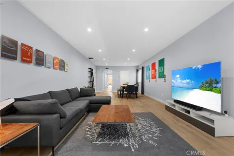 1045 N Kings Road Unit 107, West Hollywood, CA MLS: BB25014733