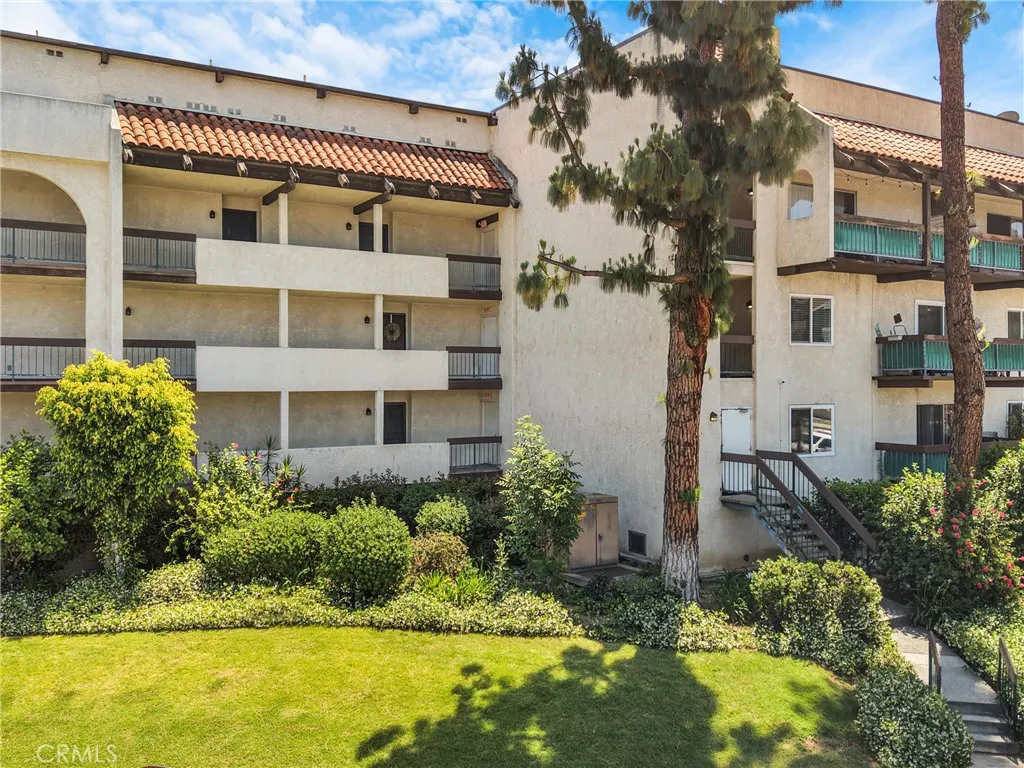 Additional image 2 of 5460 White Oak Ave Unit B103, Encino, CA 91316