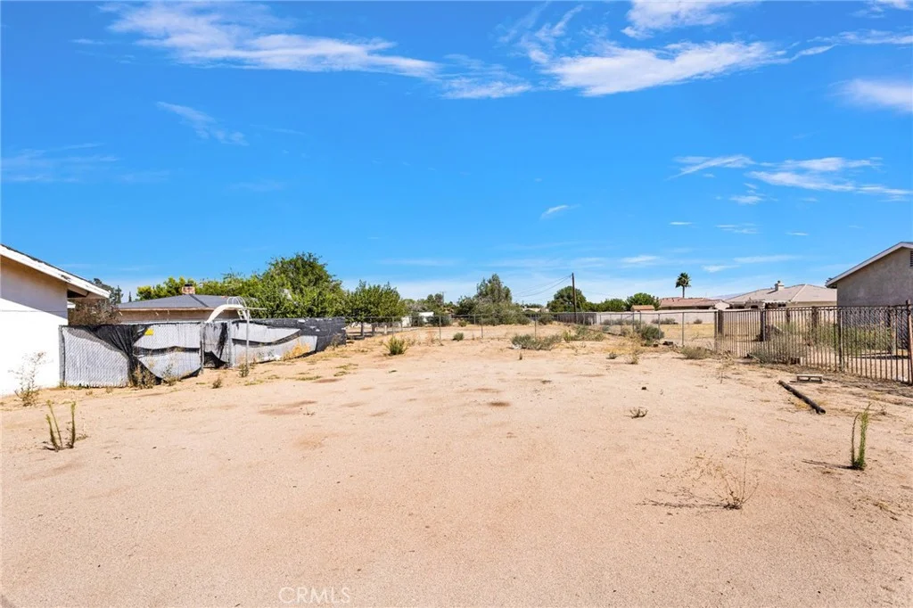 13015 La Habra Rd, Victorville, CA 92392