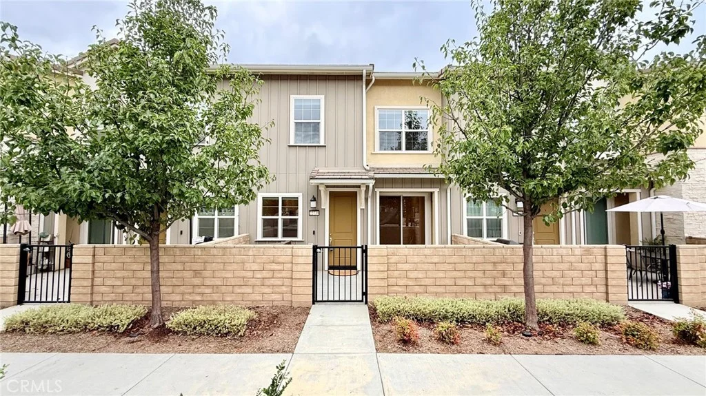 22739 Harmony Dr, Saugus, CA 91350 photo 2