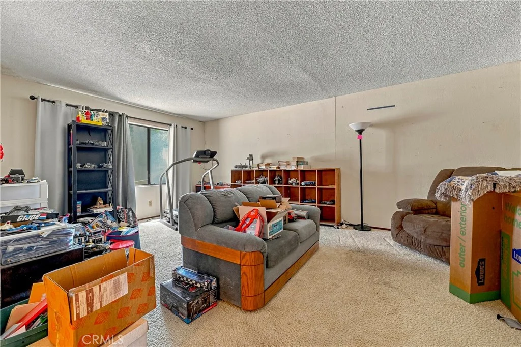 587 W Donna Drive, Merced, CA 95348