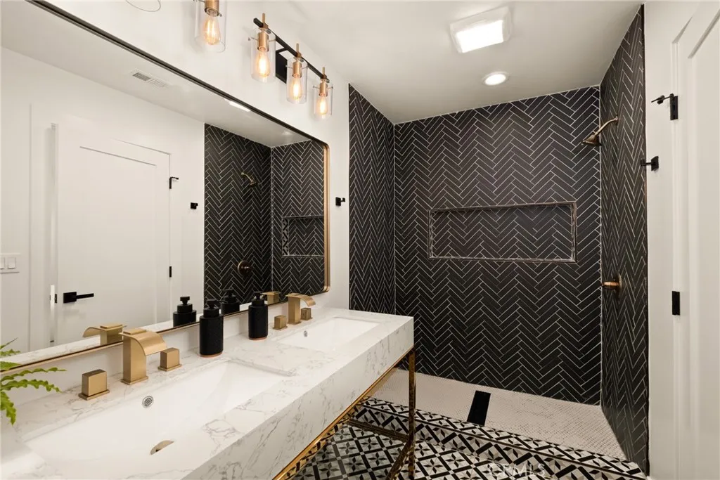 Additional image 60 of 2920 Bancroft Street, San Diego, CA 92104