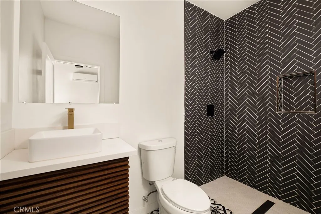 Additional image 78 of 2920 Bancroft Street, San Diego, CA 92104