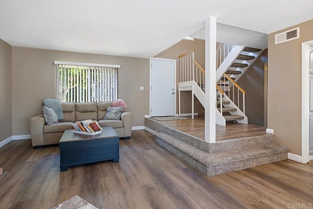 Additional image 7 of 5676 Chateau Dr, San Diego, CA 92117