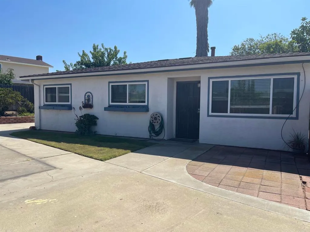 Additional image 76 of 5676 Chateau Dr, San Diego, CA 92117