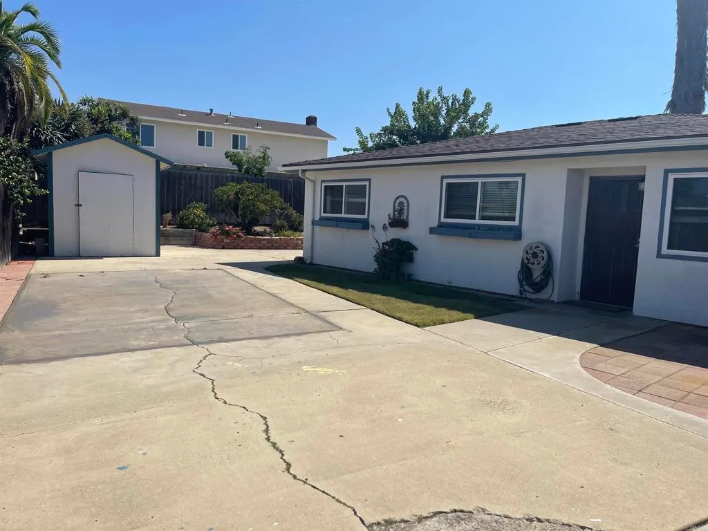 Additional image 35 of 5676 Chateau Dr, San Diego, CA 92117