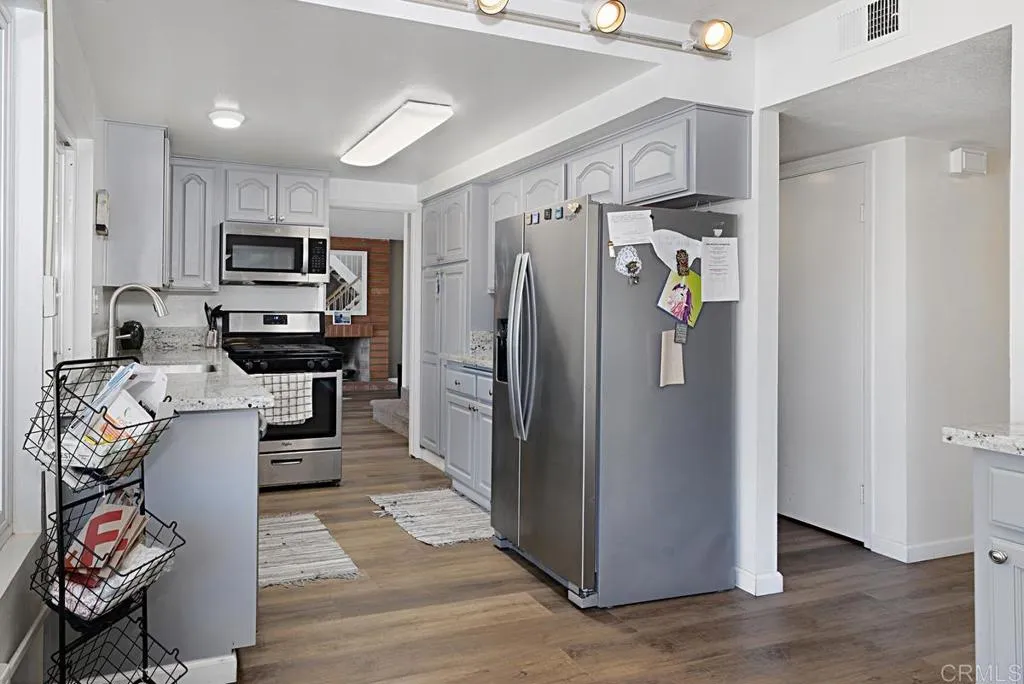 Additional image 58 of 5676 Chateau Dr, San Diego, CA 92117