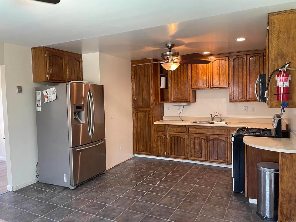 Additional image 39 of 5676 Chateau Dr, San Diego, CA 92117