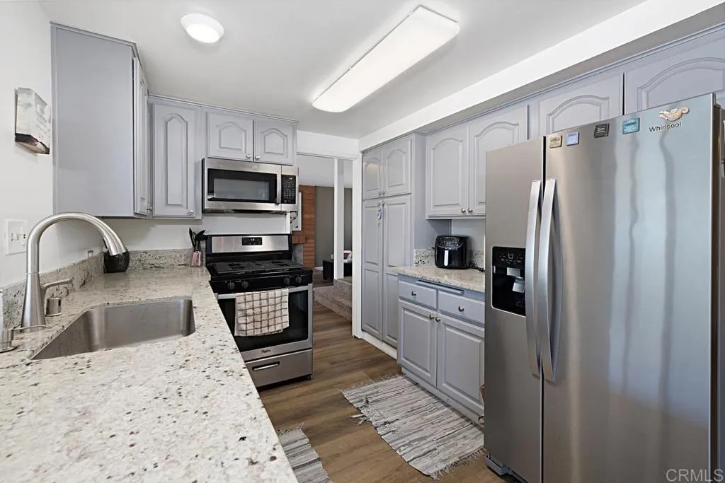 Additional image 11 of 5676 Chateau Dr, San Diego, CA 92117