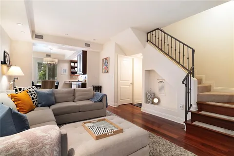11323 Huston St Unit 4, North Hollywood, CA 91601 - MLS#: BB25106479