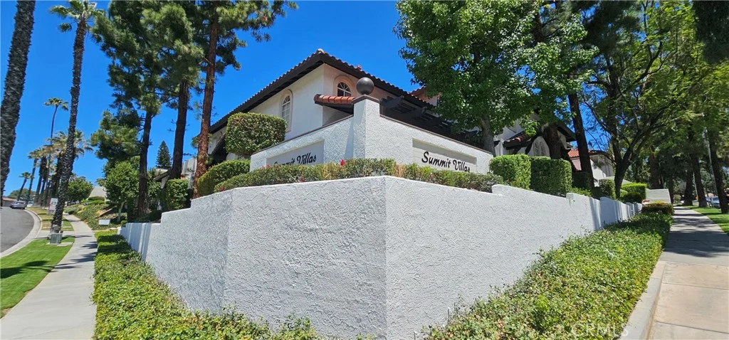 901 Via Zapata, Riverside, CA 92507