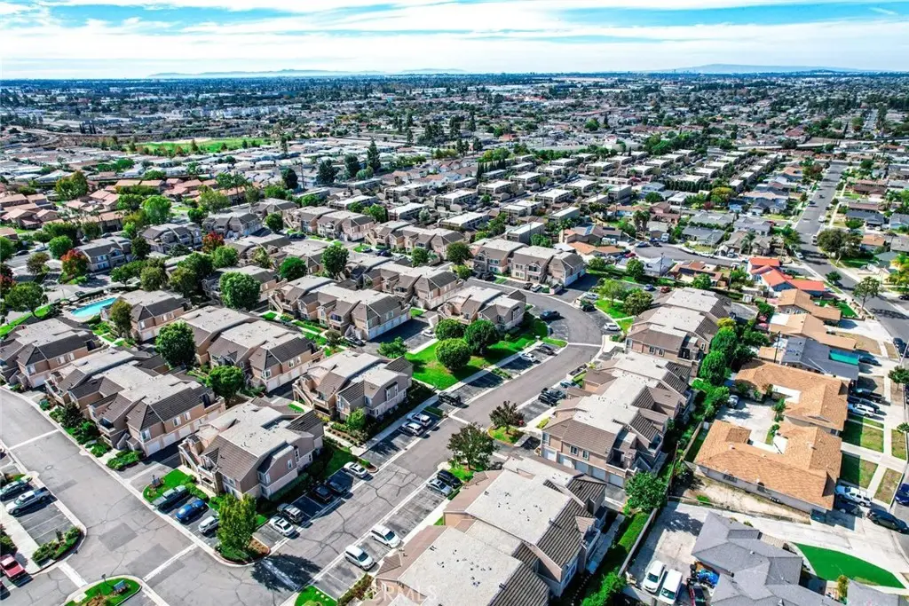 10372 W Briar Oaks Drive Unit B, Stanton, CA 90680