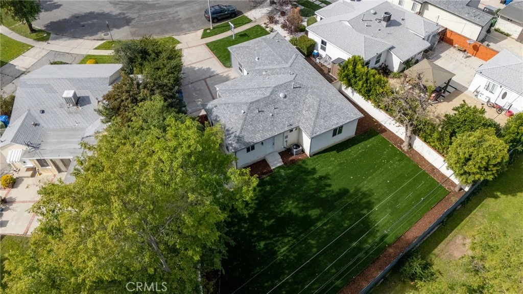 6714 Jellico Ave, Lake Balboa, CA 91406