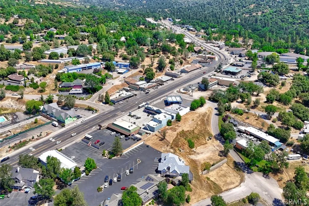 49271 Golden Oak Loop, Oakhurst, CA 93644