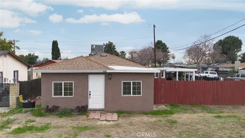 1005 E Lynwood Drive, San Bernardino, CA MLS: DW25032613